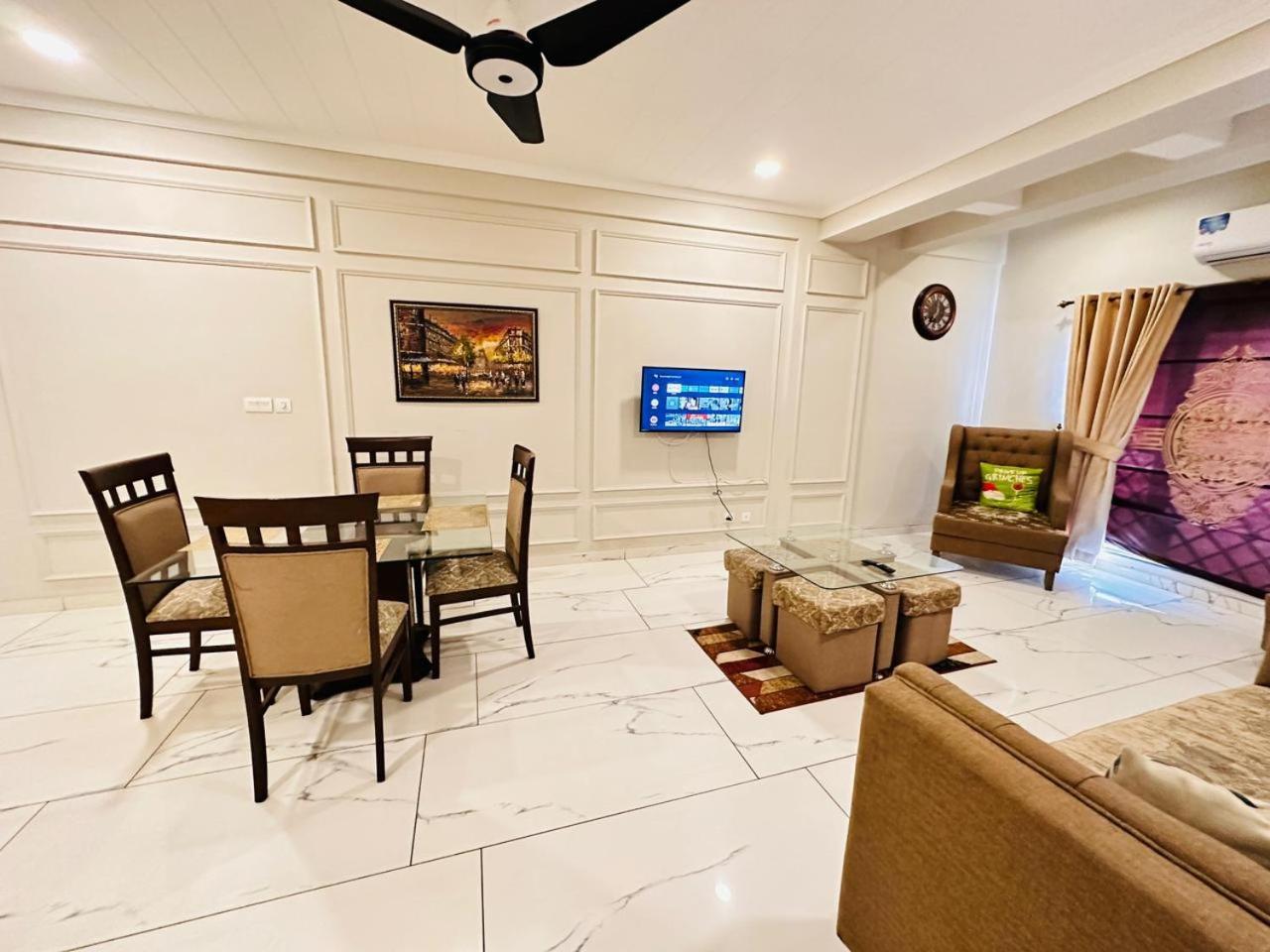 Holidazzle Serviced Apartments Bahria Town Rawalpindi Oda fotoğraf