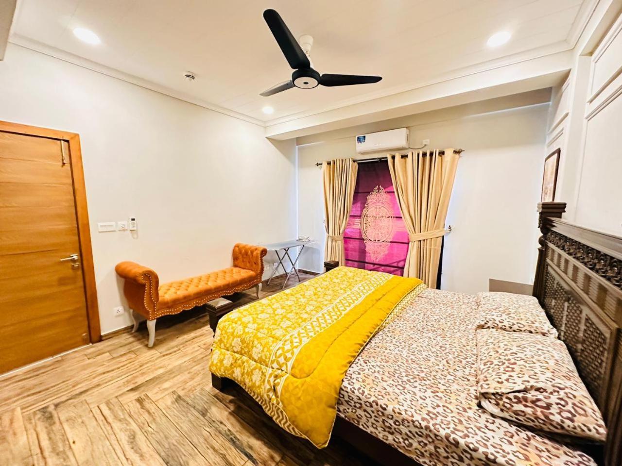 Holidazzle Serviced Apartments Bahria Town Rawalpindi Oda fotoğraf