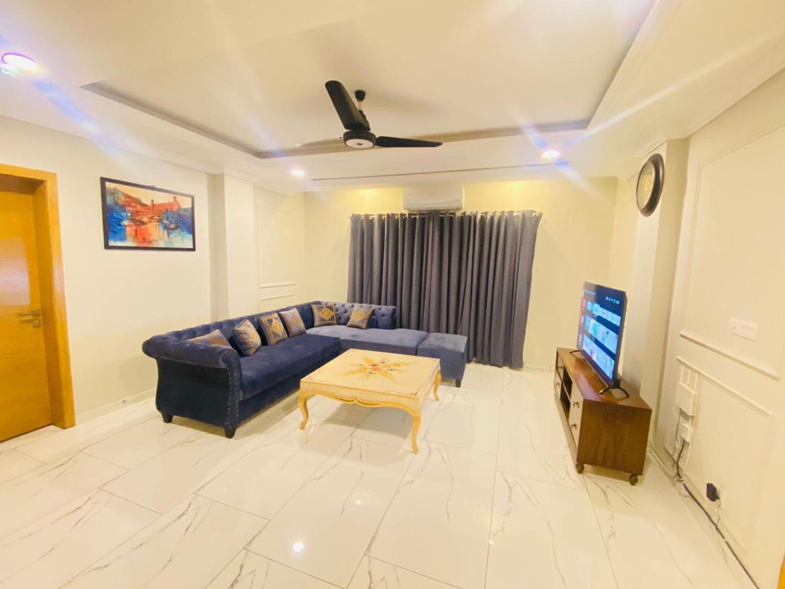 Holidazzle Serviced Apartments Bahria Town Rawalpindi Oda fotoğraf
